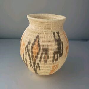 Wounaan Embera Rainforest Basket Vtg. Tightly Woven Native Artistry Cream Brown